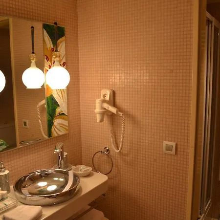 Carmen International - Fost Becali