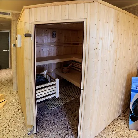 Carmen International - Fost Becali