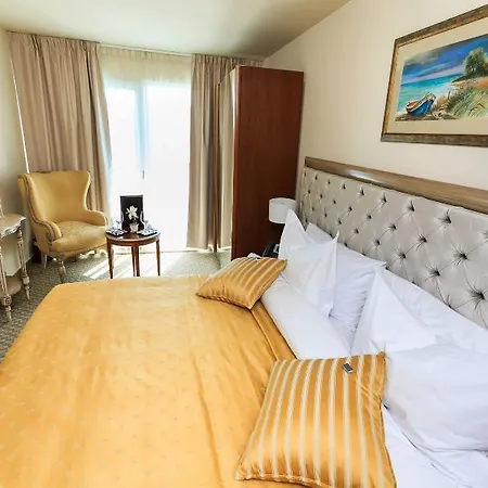 Carmen International - Fost Becali