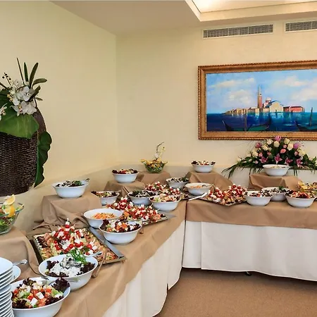 Carmen International - Fost Becali Отель 5*