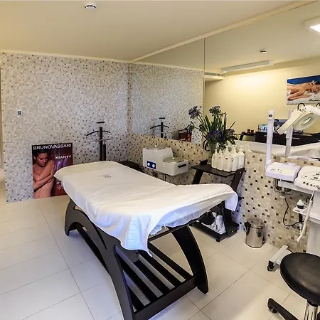 Carmen International - Fost Becali Отель